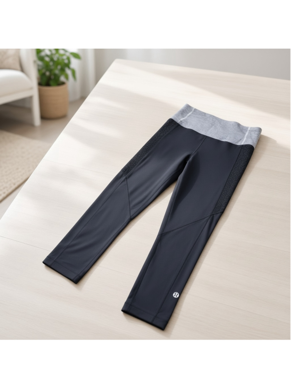 LULULEMON Run Inspire Crop Leggings Black Striped Grey Waist Size 4 Activewear